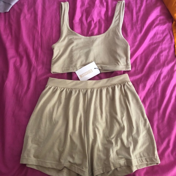 2 piece set - tank top and shorts - Picture 2 of 3